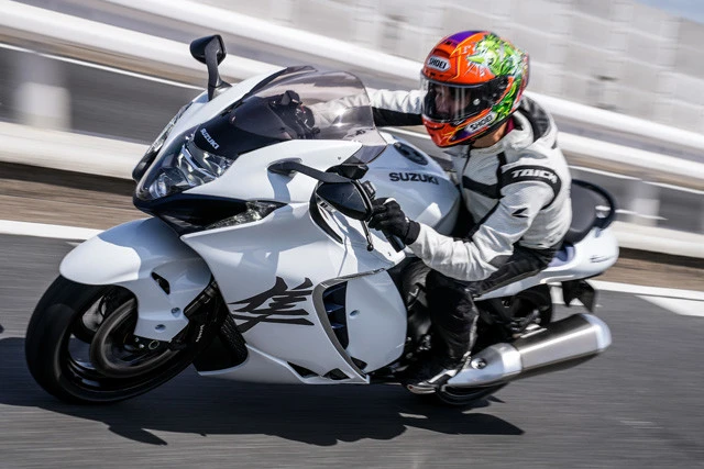 スズキ「新型ハヤブサ」を公道試乗！　１３年ぶりにフルチェンした時速３００キロマシンの実力は？