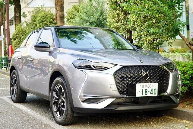 圧巻の独走デザイン・DS「DS3クロスバック」価格373万~534万円。高級ブランド「DS」が誇る高級コンパクトSUV。1.2Lのターボエンジンを搭載する