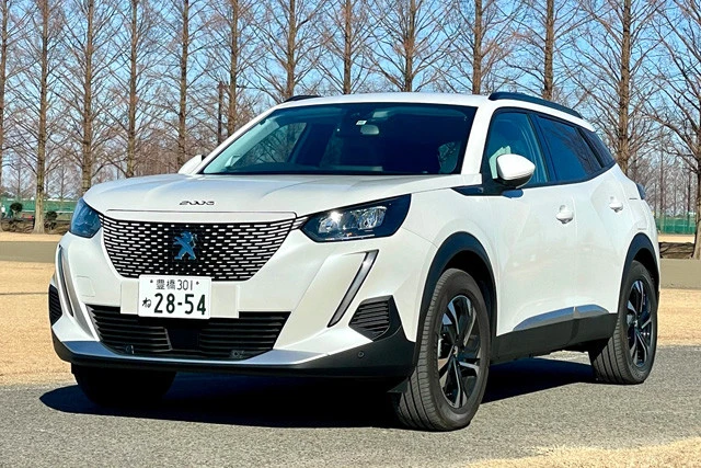 コスパ最強SUV・プジョー「2008」価格299万~468万円。全長4.3mのハイセンスコンパクトSUV。ガソリン車とEVがある。EVの航続距離は385㎞だ