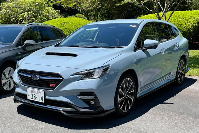 スバル「レヴォーグ」価格:310万2000~409万2000円、発売:2020年10月、値引き:8万円、リセールバリュー:B。レガシィの後継モデルとして誕生したレヴォーグ。現行モデルは2代目となる。走りもスゴいが、先進安全装備も超充実だ