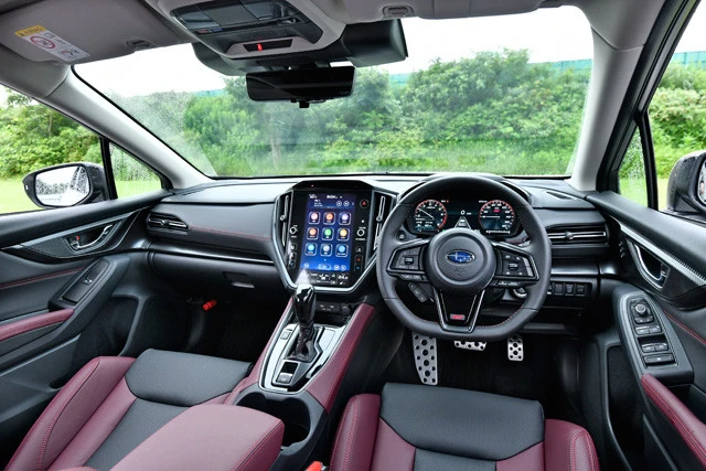 中央には11.6インチの大型センターインフォメーションディスプレイがドーン