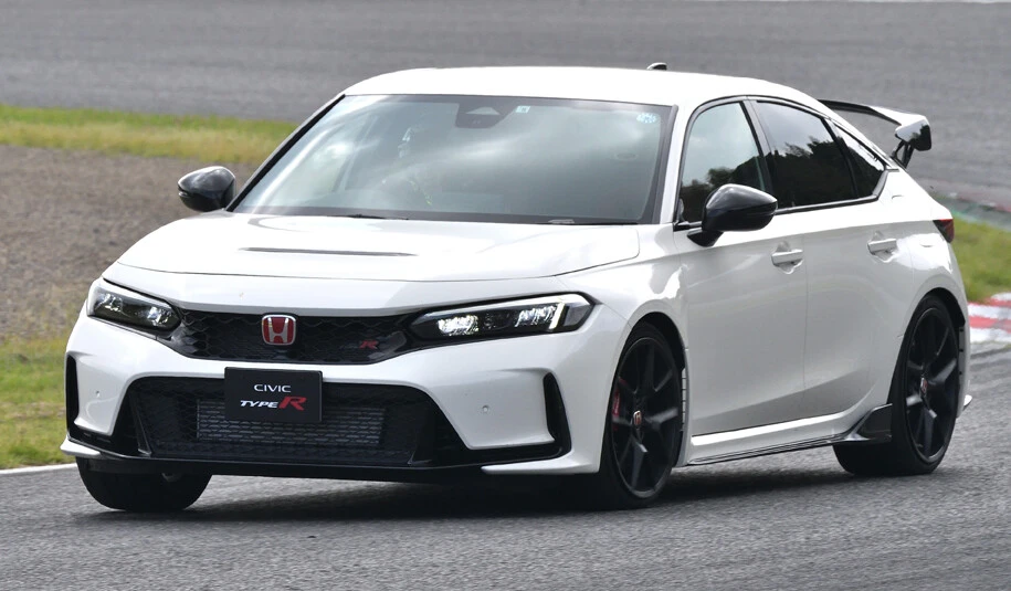 今年7月21日に世界初公開。9月2日に発売となった新型シビックタイプR。サーキットで全開走行をブチカマし、6代目の実力に迫ってきた
