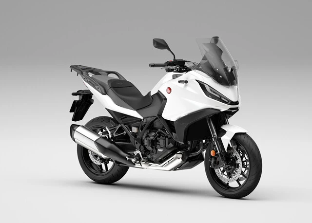 【第３位】ホンダ　ＮＴ１１００　価格：１６８万３０００円　ホンダ渾身の新型スポーツツアラー・ＮＴ１１００の国内仕様は、３月１７日発売予定。長距離走行も安心