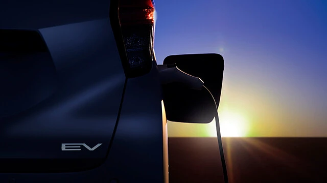 「三菱 新型軽EVコンセプト」1月14~16日に千葉県の幕張メッセで開催される「東京オートサロン」への出展が予告されている。日産IMkコンセプトの兄弟車になる