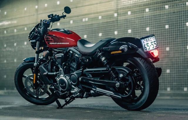 安全装備もテンコ盛りのナイトスター。ABSやトラクションコントロールなどを装備