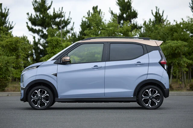 全高は1655mm(ルーフレール装着車は1670mm)で、ガソリン車の2WD車より10~15mm高くなっているが、決して違和感はない