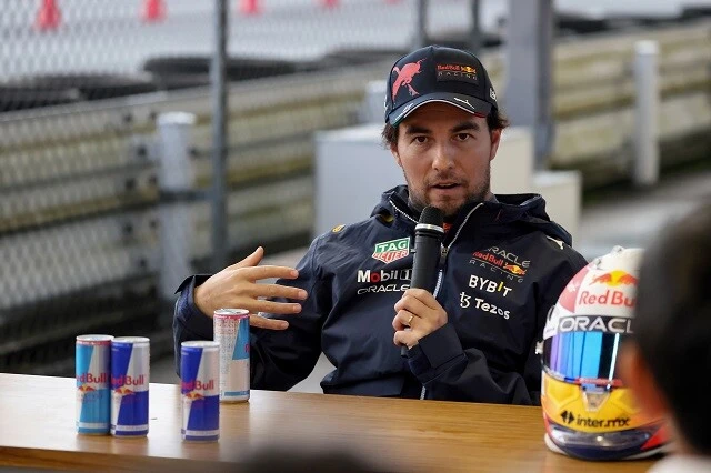 ペレスは生徒たちにレース前のウォーミングアップの仕方やメンタルの保ち方など、さまざまなアドバイスを送っていた。