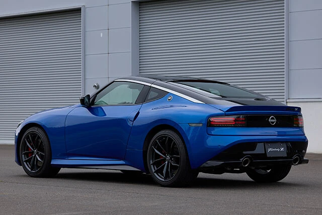 パンッと張り出したリアフェンダーは、とてもパワフルな印象。ホイールサイズは１８インチと１９インチを用意