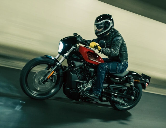 高速道路を中心に試乗した青木氏いわく、「誰でも気軽に乗れるのがナイトスターの魅力ですね」