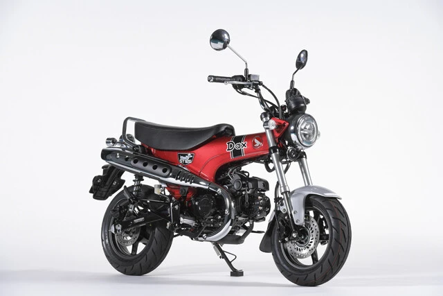 ホンダ ダックス125 スーパーカブC125と同じ遠心クラッチに4速ロータリーエンジンを心臓部に搭載。鋼板プレスフレームで胴長短足スタイルを再現