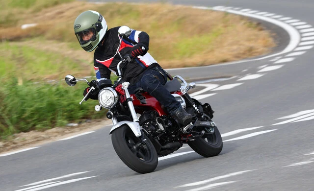 話題沸騰の新型を公道試乗＆開発陣直撃。ホンダ「ダックス１２５」は買いなのか？