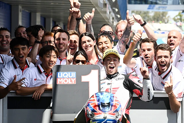 侍ライダー小椋 藍（２１歳）が世界ＧＰ初優勝！