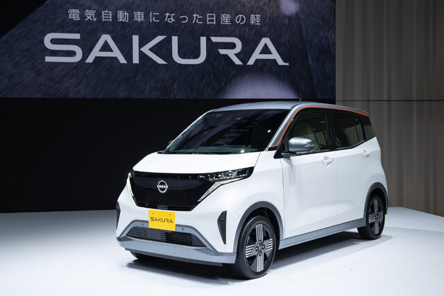 日産　サクラ　価格：２３３万３１００〜２９４万３００円　日産の内田 誠社長はサクラについて、「日本における電気自動車のゲームチェンジャーになると確信している」とキッパリ。市場の反応はいかに