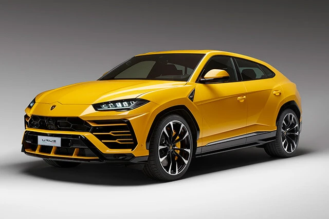 ランボルギーニ ウルス。新庄監督がキャンプ時に愛用しているランボルギーニが誇る超高級ＳＵＶ、ウルス。世界累計販売台数は１万５０００台以上。価格は３０６８万１０７１円