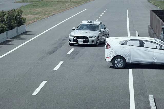 日産が開発中「急な飛び出し自動回避」機能の中身