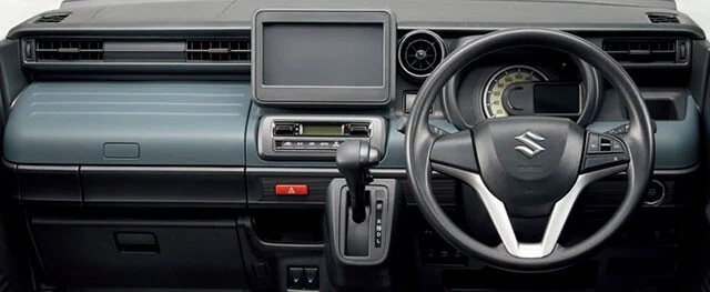 基本的に前席はスペーシアと同じ。グレードによってはUSB電源や前席のシートヒーターが標準装備に