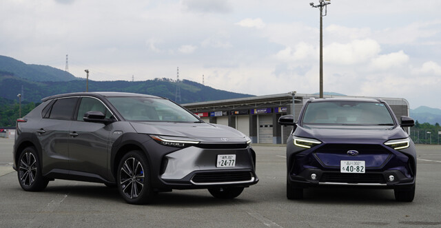 トヨタ／スバルの新型ＥＶであるｂＺ４Ｘ（左）とソルテラ（右）で、東京から静岡までの公道を約２６０ｋｍ試乗！　どちらも４ＷＤモデルであった