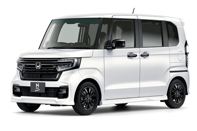 第１位　ホンダ「Ｎ‐ＢＯＸ」価格：１４４万８７００～２２５万２８００円、納期：１．５～２ヵ月、値引き目標額：１０万円、リセールバリュー：Ａランク。昨年度、国内で最も売れたクルマはホンダの軽自動車Ｎ‐ＢＯＸだった。販売台数は１９万１５３４台。首位に輝いたのは２０１９年以来の２年ぶりである