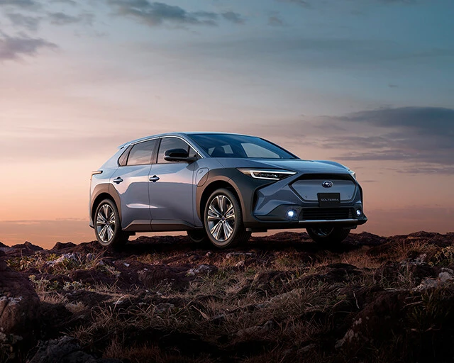 トヨタと共同開発したスバル初の本格ＥＶ「ソルテラ」。ｂＺ４Ｘの兄弟車であり、ディーラーで買える。５月１２日から注文の受付を開始する