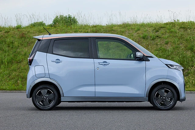 ボディサイズは全長3395㎜×全幅1475㎜×全高1655㎜。航続距離は最大180㎞