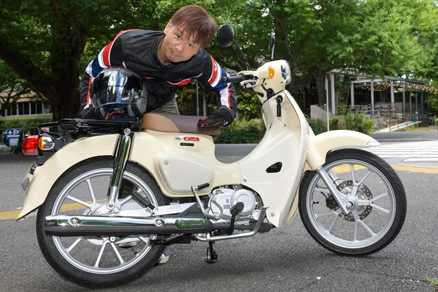 新型スーパーカブ110を試乗した青木タカオ氏