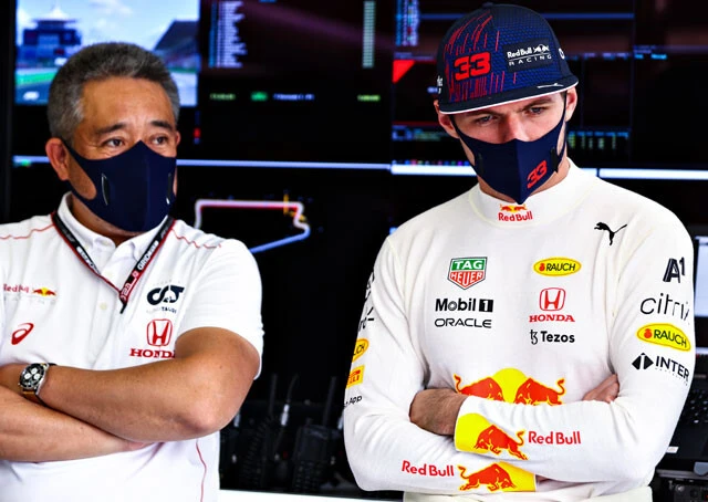 2021年トルコGPでの山本氏(左)と、レッドブルのマックス・フェルスタッペン選手(右)。写真/Red Bull Content Pool