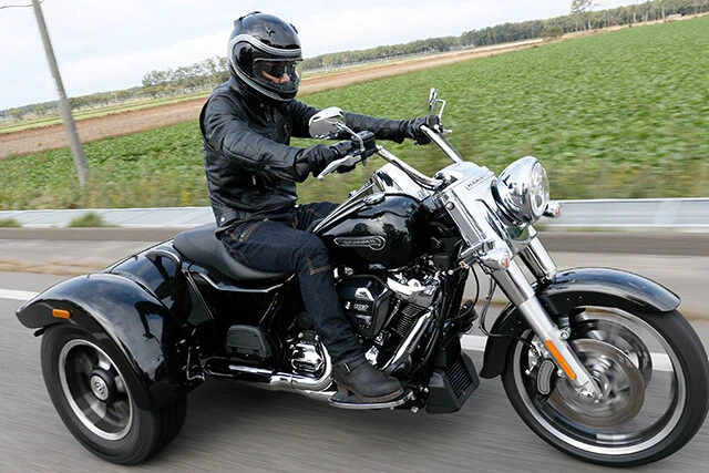 ハーレーダビッドソン 「フリーウィーラー」余分な装備が一切ないカスタムスタイルが魅力のフリーウィーラー。ハンドリングも楽でトライクにしかない安心感を味わえる。価格３５７万２０００円～