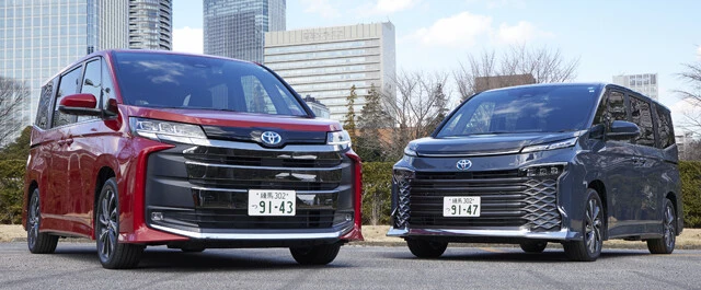 トヨタの人気ミニバンが８年ぶりにフルチェン！　４代目ノア＆ヴォクシーの顔面がド派手すぎる！！