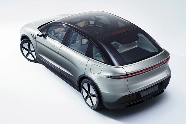 今回、アメリカで公開された試作ＥＶ「ＶＩＳＩＯＮ‐Ｓ０２」。７人乗りのＳＵＶタイプである。見た目はけっこうフツー