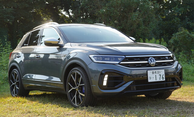 フォルクスワーゲン「Tロック」価格：394万3000～626万6000円。日本発売から2年でマイチェンを受けた新型Tロック。新たに高性能な「R」が登場した。改善した走りとインテリアの質感