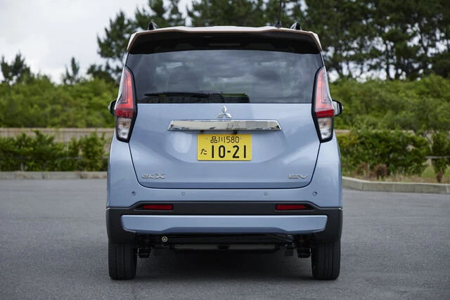 リア周りのデザインも、ガソリン車と基本的に変わらない。テールゲート右下に「EV」のロゴがあるのが識別点