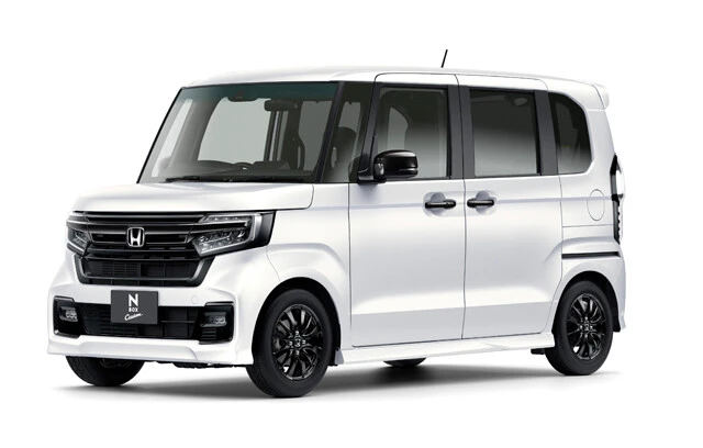 ホンダ N‐BOX 価格:144万8700~225万2800円 N-BOXは軽自動車の販売ランキングで15年度から7年連続1位を突破する絶対王者。ちなみに累計販売台数は215万台を突破している