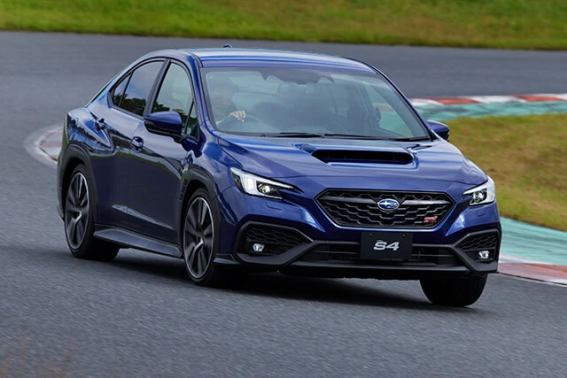 「スバル WRX STI」写真は昨年11月にデビューしたスバルの高性能スポーツセダン、新型WRX S4。コイツにMTを搭載し、ギンギンに鍛えたWRX STIが年内に登場予定