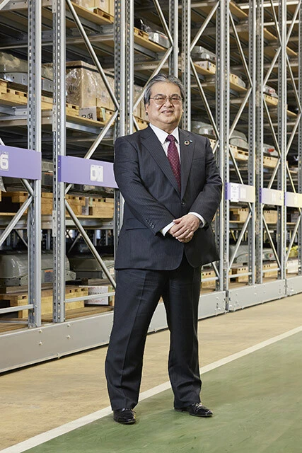 フォーアールエナジー代表取締役社長・牧野英治氏。１９８３年４月に日産自動車に入社。開発部門、経営企画室、リーフプロジェクトメンバー、ゼロエミッション企画本部長などを経て、２０１４年４月から現職