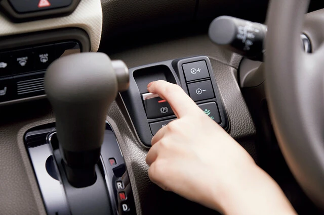 今回のマイナーチェンジで、ついに電動パーキングブレーキが採用された。絶対王者の商品力がさらに高まった!