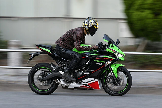 カワサキの「ニンジャＺＸ－２５Ｒ」が鬼売れのワケ