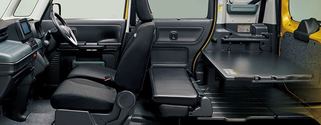 後席は多彩なアレンジが可能なラゲッジスペースとなっている。ワーケーションにも最適な仕上がりだ