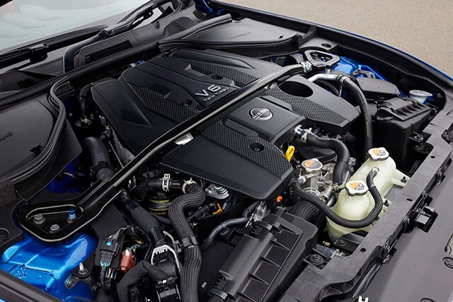 3LV6ツインターボエンジンは、スカイライン400Rから移植。ただし、さらなるレスポンス向上が図られている