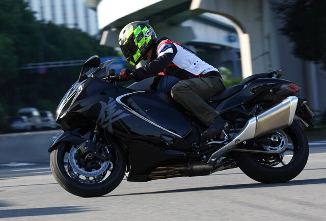 【第4位】スズキ ハヤブサ 今年6月に2022年モデルを発表。従来は15種類だったカラーオーダーバリエーションを計21種類に拡充! 価格は215万6000円スタート