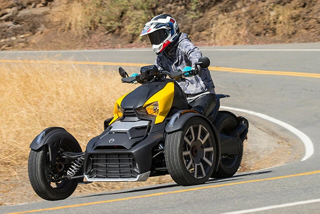 カンナム「ライカー ラリーエディション」舗装された道路だけでなく、オフロード走行も余裕でこなせるのが、ライカーラリーエディション。価格は283万600円~