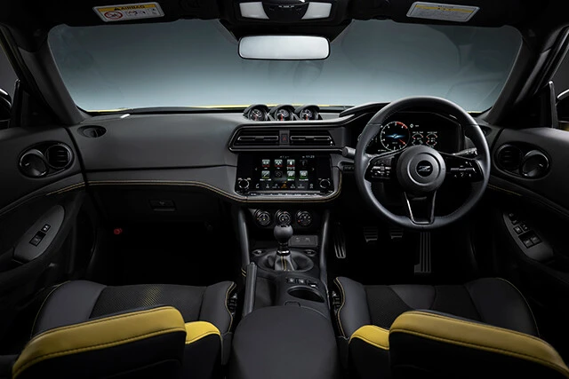 12.3インチのフルデジタルメーターディスプレイのデザインは、日産のレーシングドライバーである松田次生選手がアドバイス。たぎるぅ!