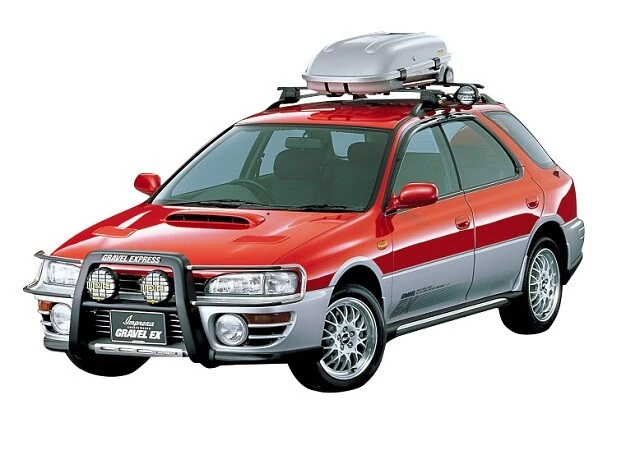 舗装路での走りはWRXとほとんど遜色なく、ダートや砂利道では、余裕ある車高のおかげでまさにラリーカーみたいに走った