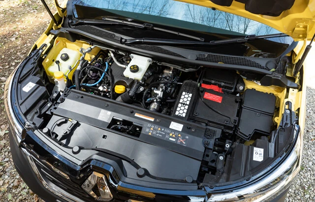 エンジンは1.3リットル直4ガソリンターボと、1.5リットル直4ディーゼルターボの2種類。出来が良く、甲乙つけがたい仕上がり