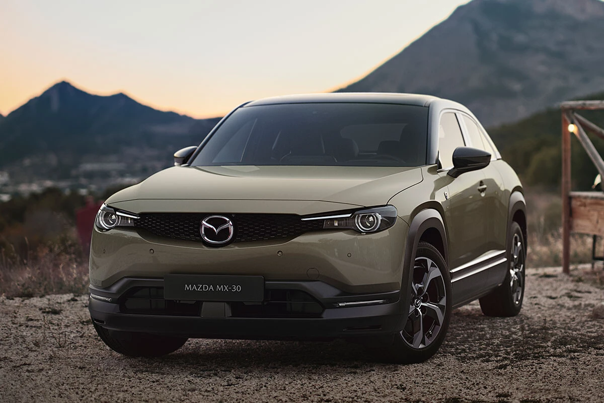 マツダ「MX‐30 e‐SKYACTIV R‐EV」ロータリーエンジンを発電機として使うのが、「MX-30」のプラグインハイブリッドモデル。欧州では予約を開始。日本でも発売予定だ