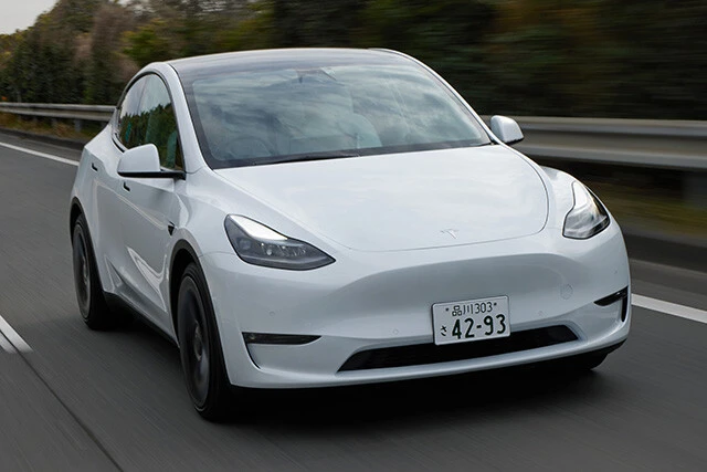 昨年、前年比4割増となる130万台超を世界で販売したテスラ。その屋台骨を支えるのが、コンパクトSUVのモデルY。価格583万4600～754万4600円
