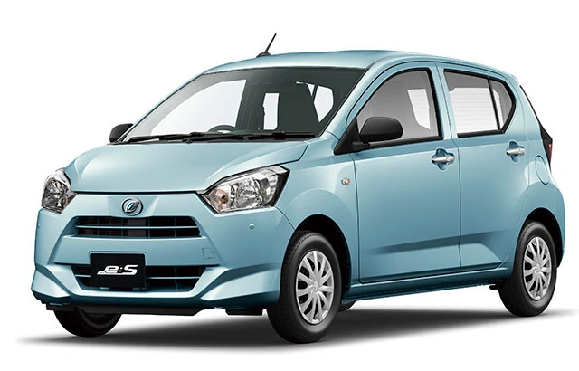 【軽自動車部門&ガソリン車部門最優秀】ダイハツ「ミライース（ガソリン/FF）」価格　86万200～123万2000円、WLTCモード燃費　25㎞/L、実燃費　19～23㎞/L、デビューは2017年というロングセラーモデル。手頃で安価で好燃費という三拍子そろった、無敵にも程があるガソリン軽自動車