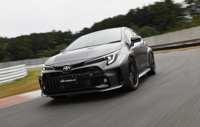 「GRカローラ」の実力をサーキットで検証!!　1.6リットルで304馬力、5ドアなのにふたり乗りも！