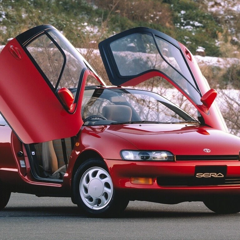 トヨタ・セラ、最大のツボはガバッと上方に開くドア