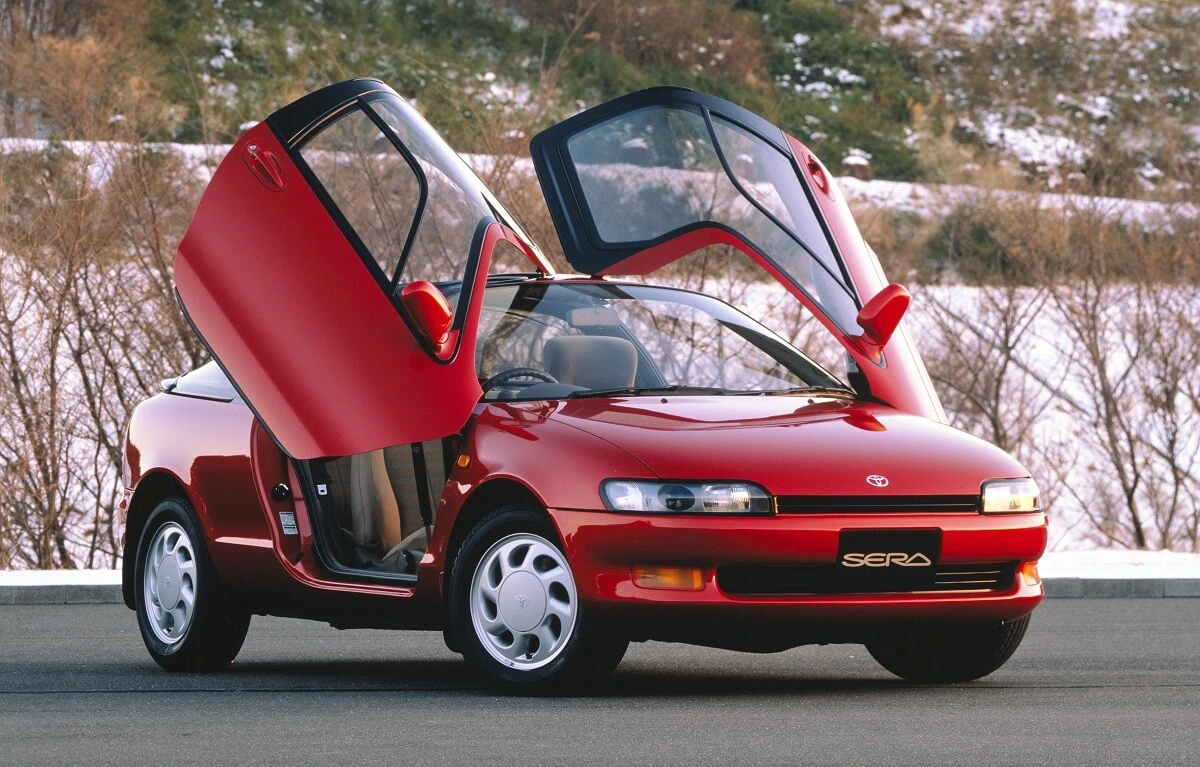 トヨタ・セラ、最大のツボはガバッと上方に開くドア