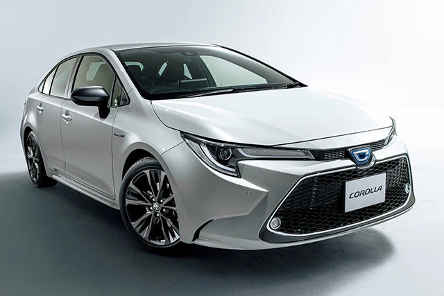 トヨタ「カローラ」価格：199万～299万8000円カローラもSUVのカローラクロス（199万9000～319万9000円）、ワゴンのカローラツーリング（207万～304万8000円）などを含むシリーズ累計